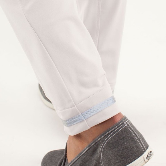 🌸Spring Sale 50% Off🌸 Lululemon Out & About Pant Dune - Picture 7 of 16